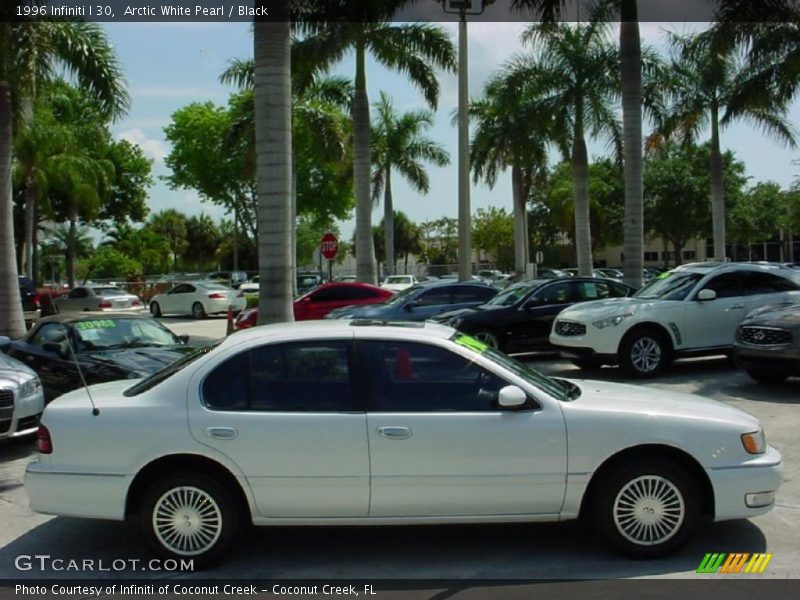 Arctic White Pearl / Black 1996 Infiniti I 30