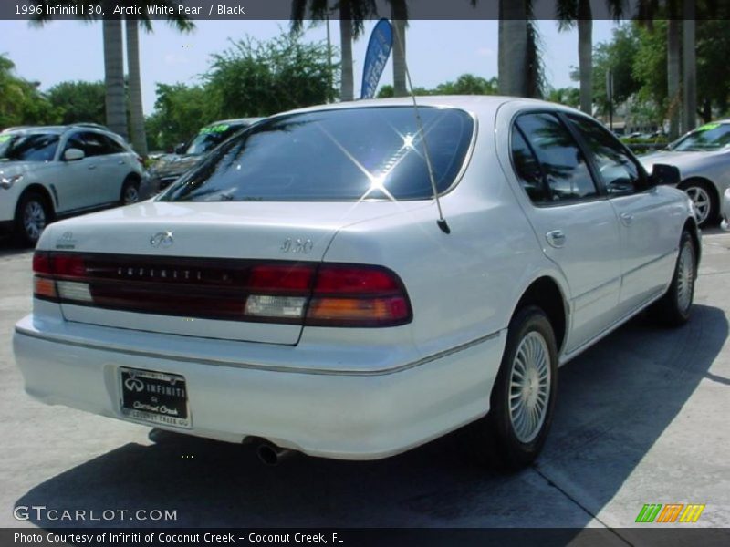 Arctic White Pearl / Black 1996 Infiniti I 30
