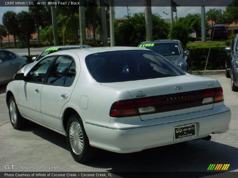 Arctic White Pearl / Black 1996 Infiniti I 30