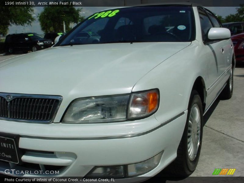 Arctic White Pearl / Black 1996 Infiniti I 30