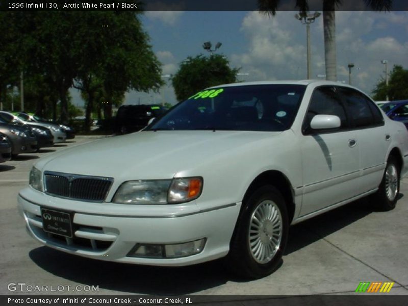 Arctic White Pearl / Black 1996 Infiniti I 30