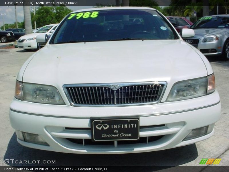 Arctic White Pearl / Black 1996 Infiniti I 30