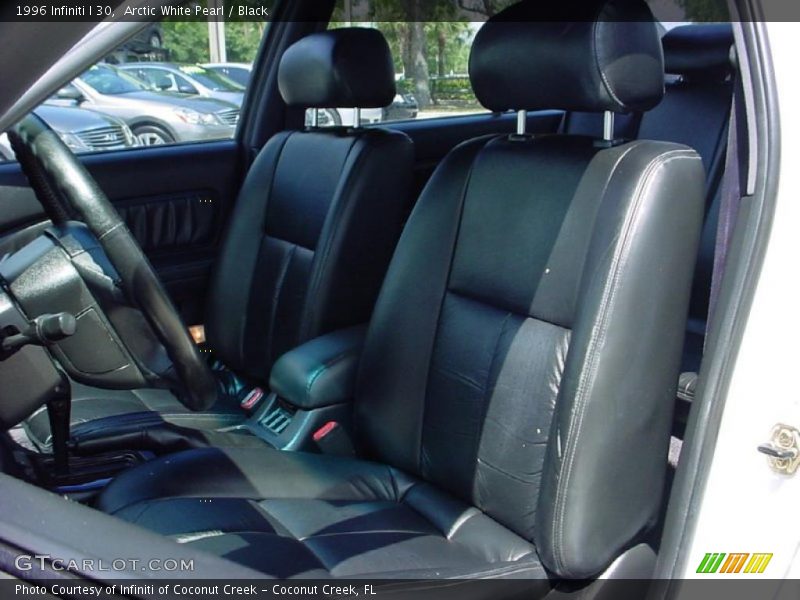 Arctic White Pearl / Black 1996 Infiniti I 30