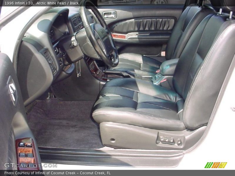 Arctic White Pearl / Black 1996 Infiniti I 30