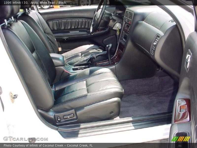 Arctic White Pearl / Black 1996 Infiniti I 30
