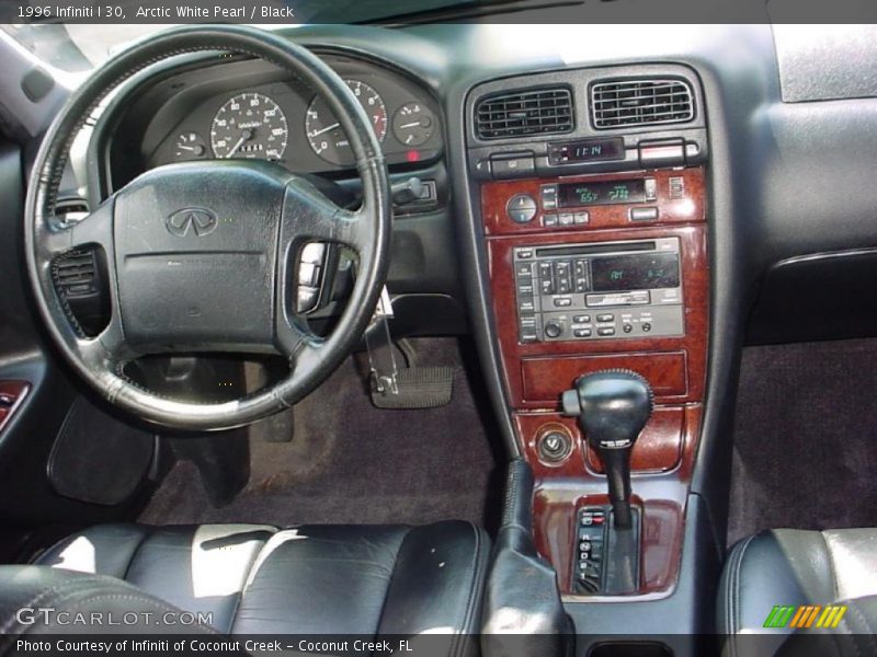 Arctic White Pearl / Black 1996 Infiniti I 30