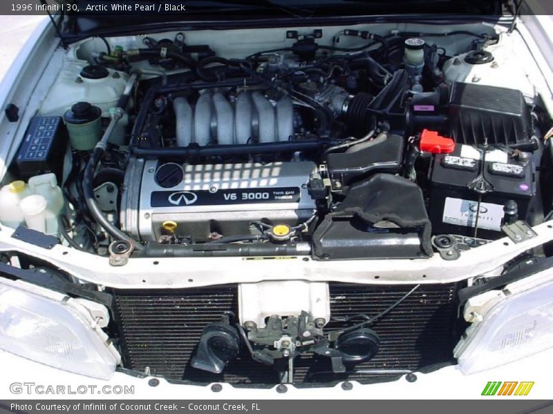 Arctic White Pearl / Black 1996 Infiniti I 30