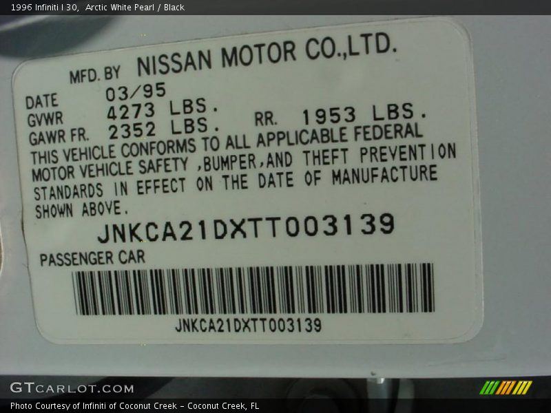 Arctic White Pearl / Black 1996 Infiniti I 30