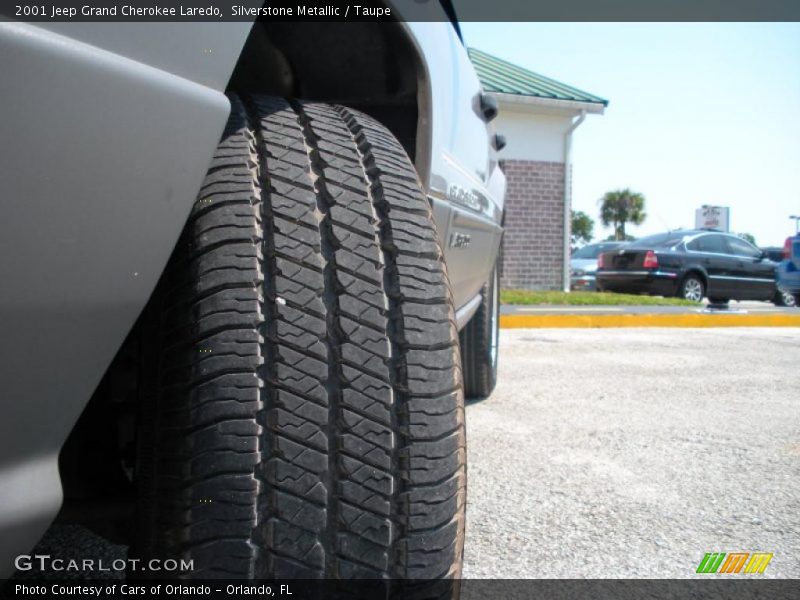 Silverstone Metallic / Taupe 2001 Jeep Grand Cherokee Laredo