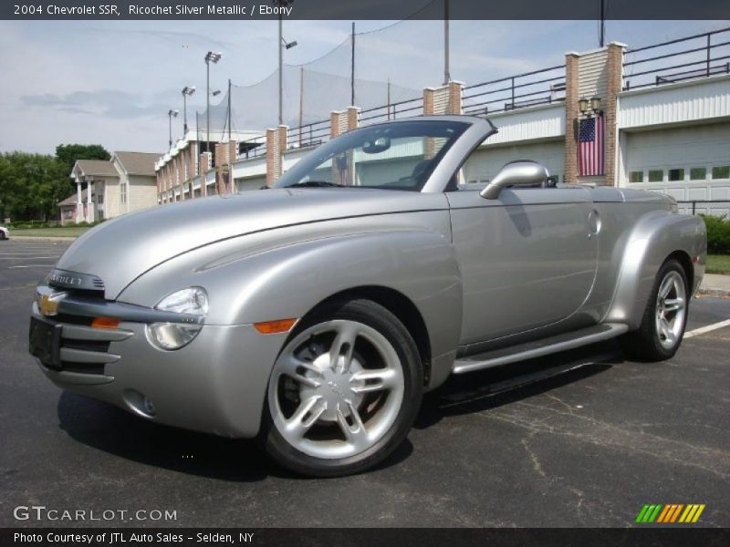 Ricochet Silver Metallic / Ebony 2004 Chevrolet SSR
