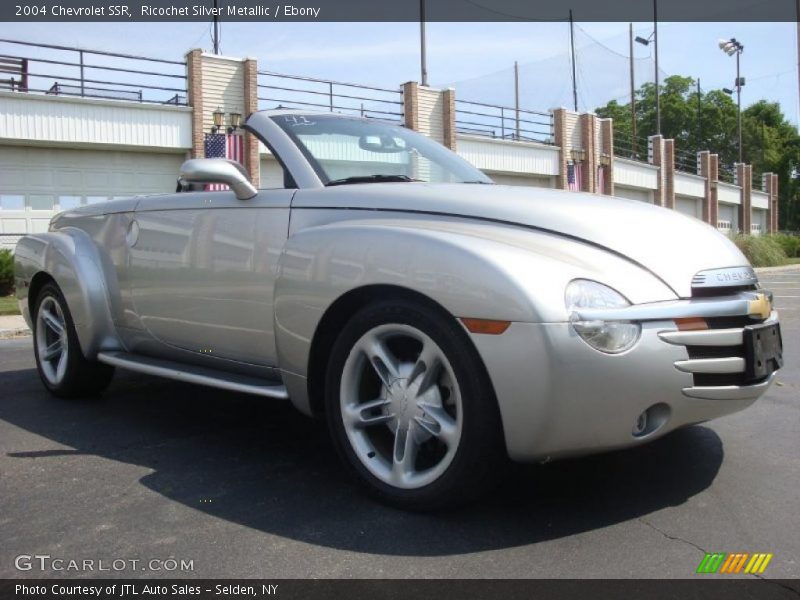 Ricochet Silver Metallic / Ebony 2004 Chevrolet SSR