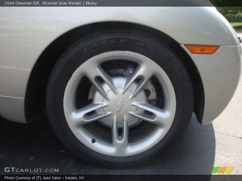 Ricochet Silver Metallic / Ebony 2004 Chevrolet SSR