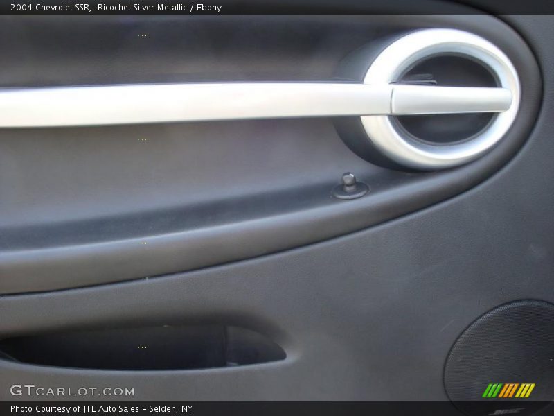 Ricochet Silver Metallic / Ebony 2004 Chevrolet SSR