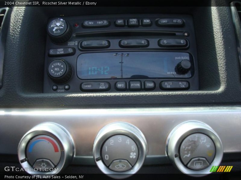 Ricochet Silver Metallic / Ebony 2004 Chevrolet SSR