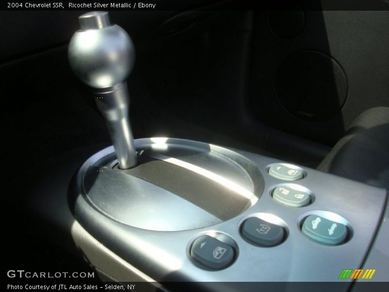 Ricochet Silver Metallic / Ebony 2004 Chevrolet SSR