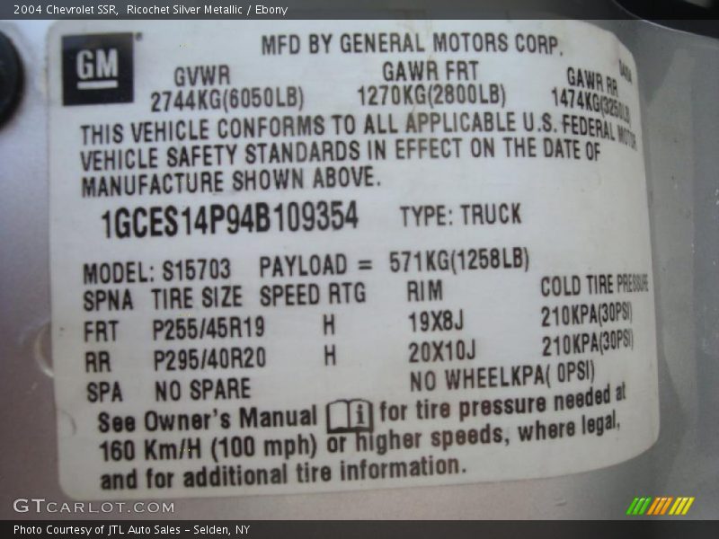 Ricochet Silver Metallic / Ebony 2004 Chevrolet SSR