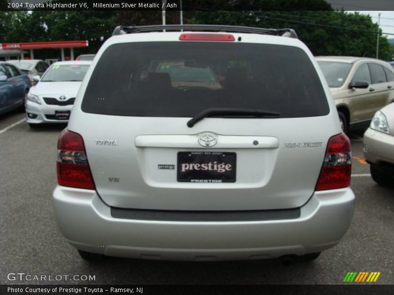 Millenium Silver Metallic / Ash 2004 Toyota Highlander V6
