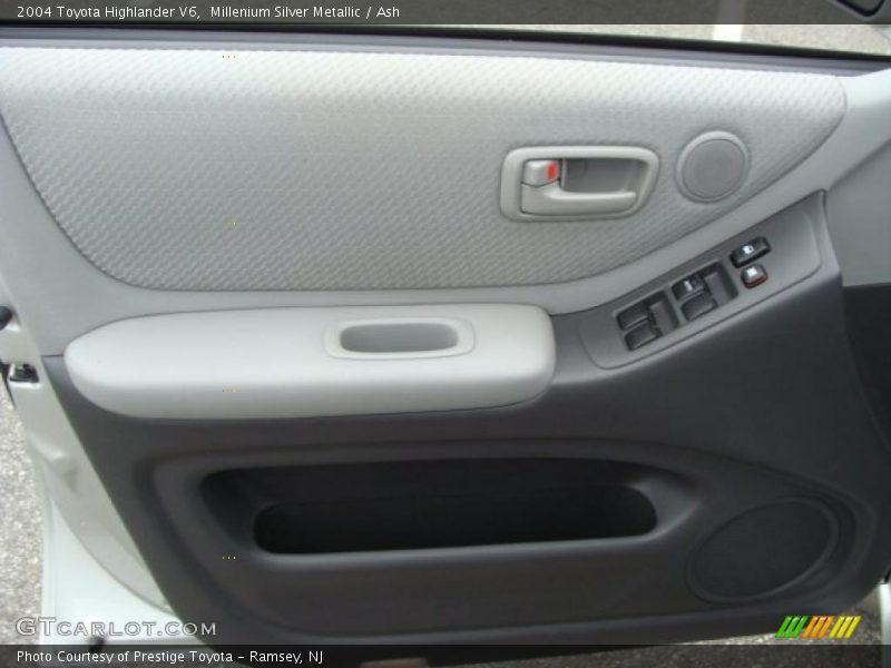 Millenium Silver Metallic / Ash 2004 Toyota Highlander V6