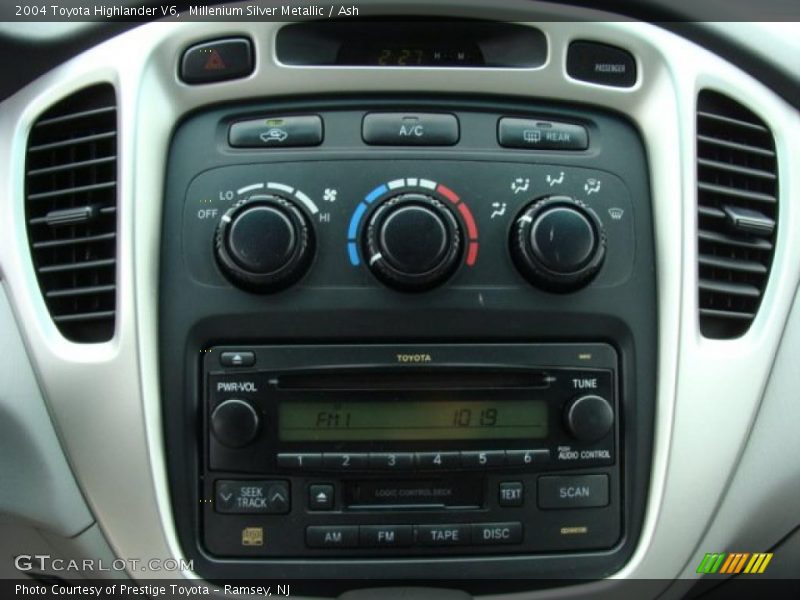 Millenium Silver Metallic / Ash 2004 Toyota Highlander V6