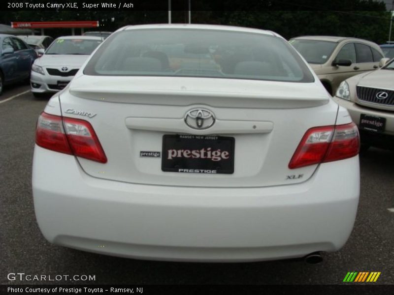 Super White / Ash 2008 Toyota Camry XLE