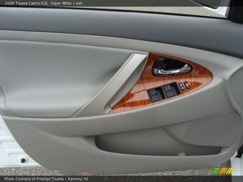 Super White / Ash 2008 Toyota Camry XLE