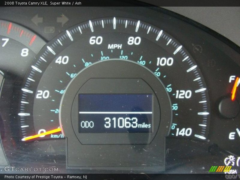 Super White / Ash 2008 Toyota Camry XLE