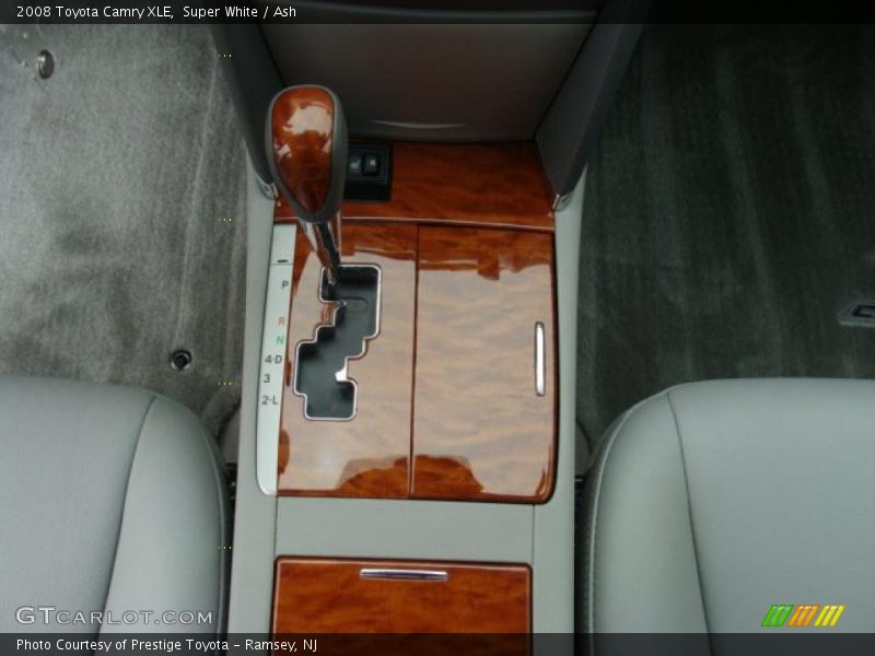 Super White / Ash 2008 Toyota Camry XLE