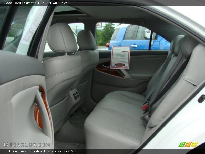 Super White / Ash 2008 Toyota Camry XLE