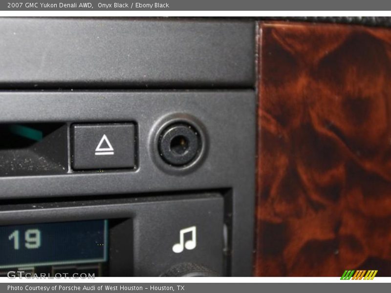 Onyx Black / Ebony Black 2007 GMC Yukon Denali AWD