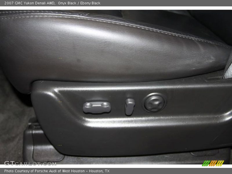 Onyx Black / Ebony Black 2007 GMC Yukon Denali AWD