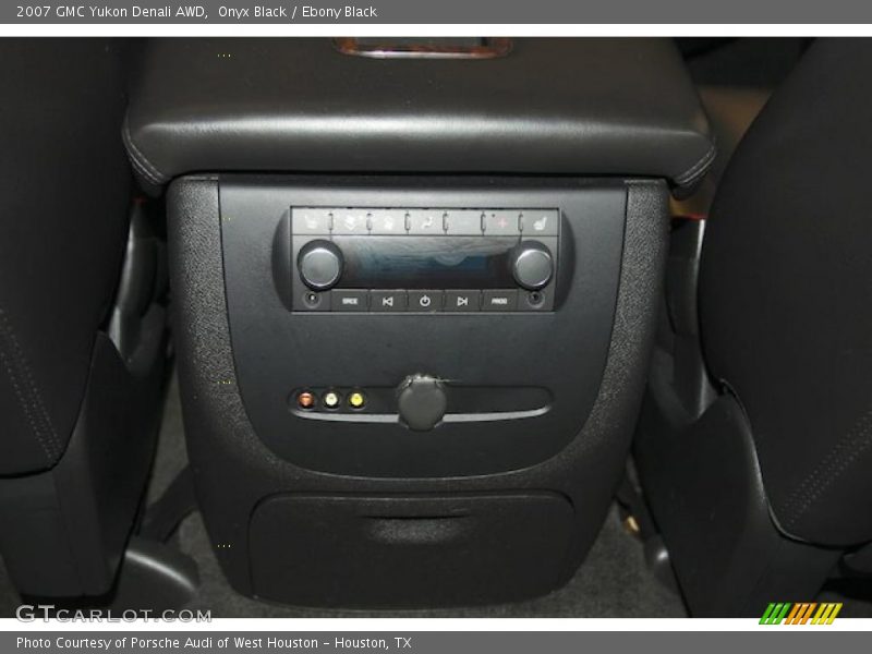 Onyx Black / Ebony Black 2007 GMC Yukon Denali AWD