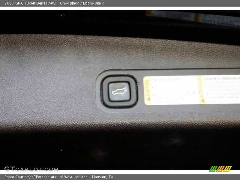 Onyx Black / Ebony Black 2007 GMC Yukon Denali AWD