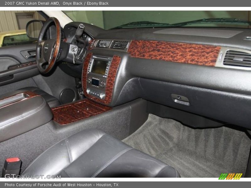 Onyx Black / Ebony Black 2007 GMC Yukon Denali AWD