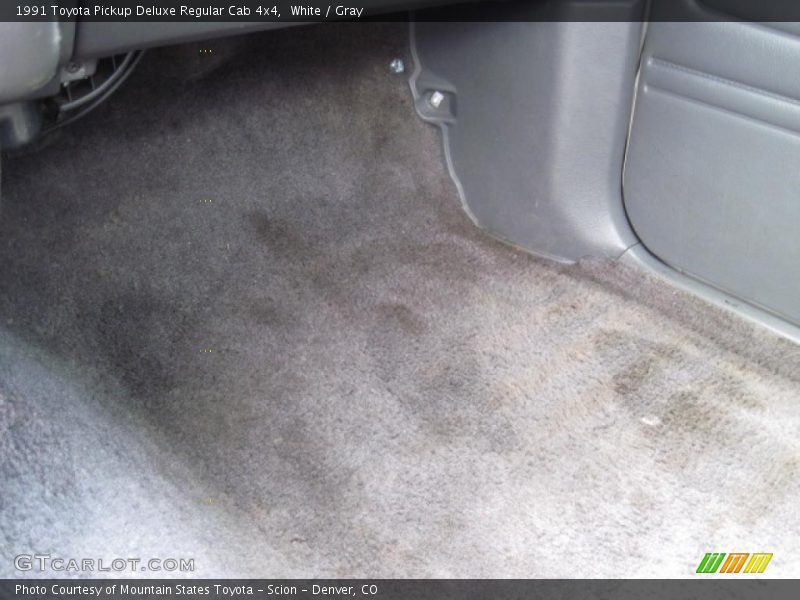 White / Gray 1991 Toyota Pickup Deluxe Regular Cab 4x4