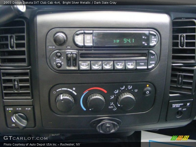 Bright Silver Metallic / Dark Slate Gray 2003 Dodge Dakota SXT Club Cab 4x4