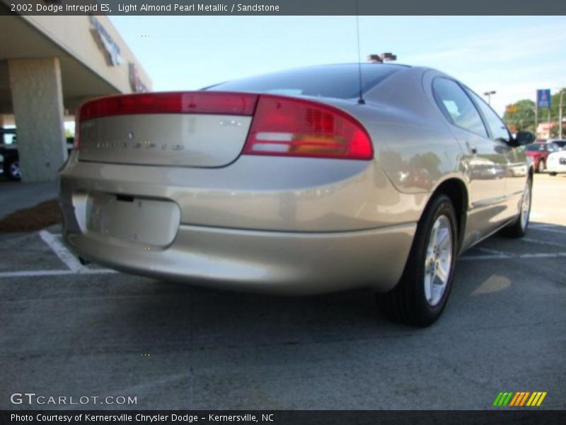 Light Almond Pearl Metallic / Sandstone 2002 Dodge Intrepid ES