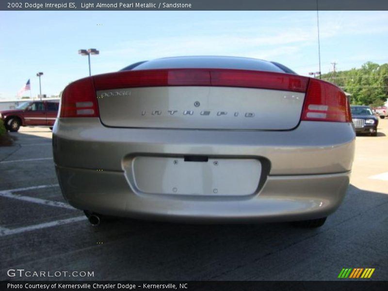 Light Almond Pearl Metallic / Sandstone 2002 Dodge Intrepid ES