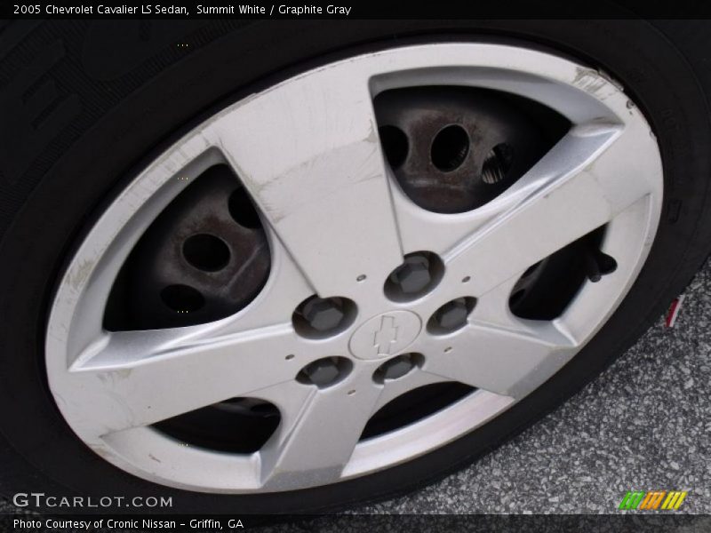 Summit White / Graphite Gray 2005 Chevrolet Cavalier LS Sedan