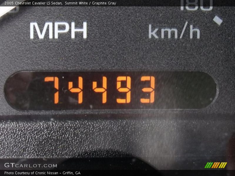 Summit White / Graphite Gray 2005 Chevrolet Cavalier LS Sedan