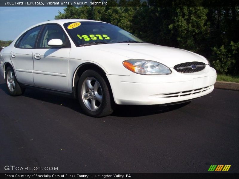 Vibrant White / Medium Parchment 2001 Ford Taurus SES