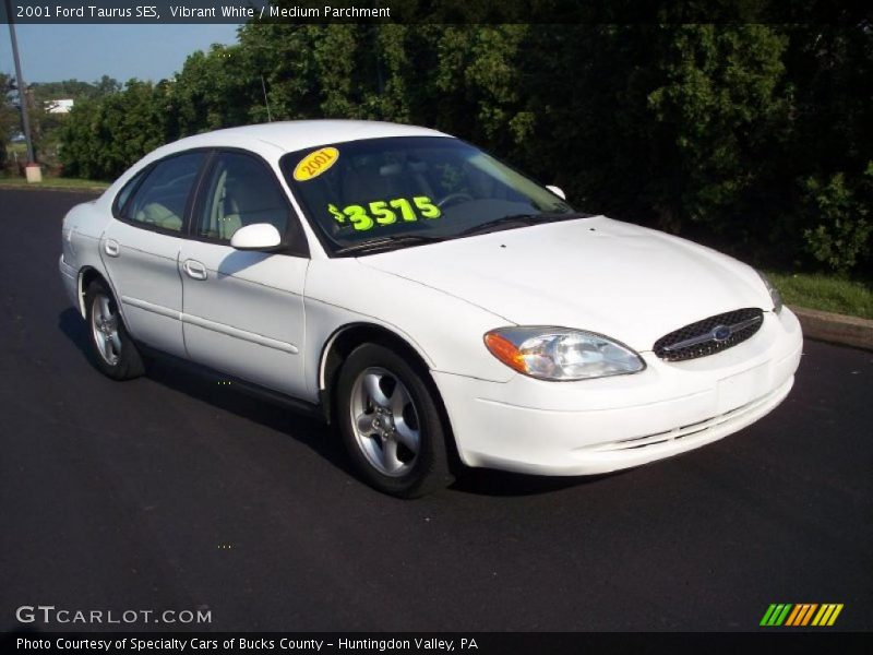 Vibrant White / Medium Parchment 2001 Ford Taurus SES