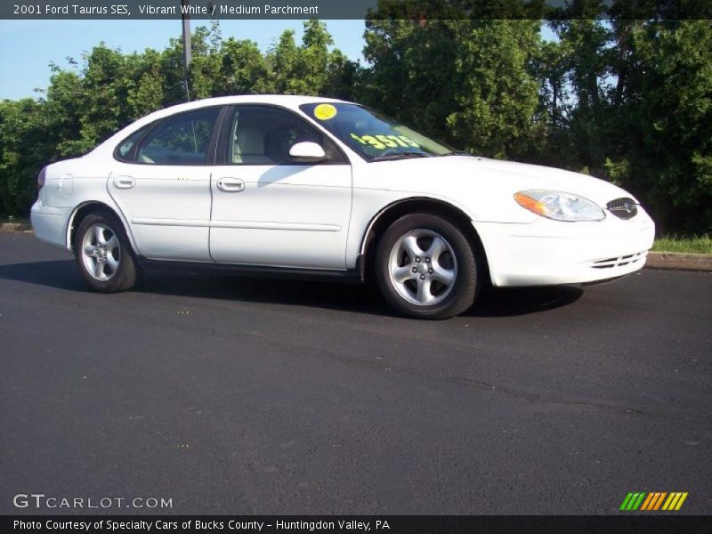Vibrant White / Medium Parchment 2001 Ford Taurus SES