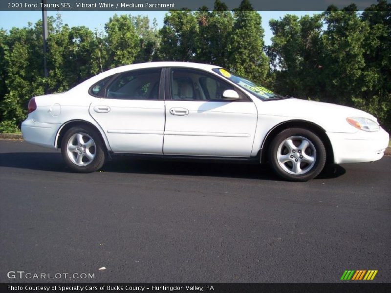 Vibrant White / Medium Parchment 2001 Ford Taurus SES