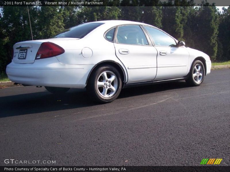 Vibrant White / Medium Parchment 2001 Ford Taurus SES