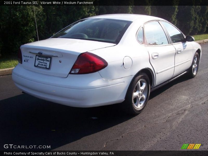 Vibrant White / Medium Parchment 2001 Ford Taurus SES