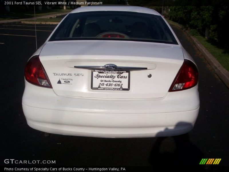 Vibrant White / Medium Parchment 2001 Ford Taurus SES