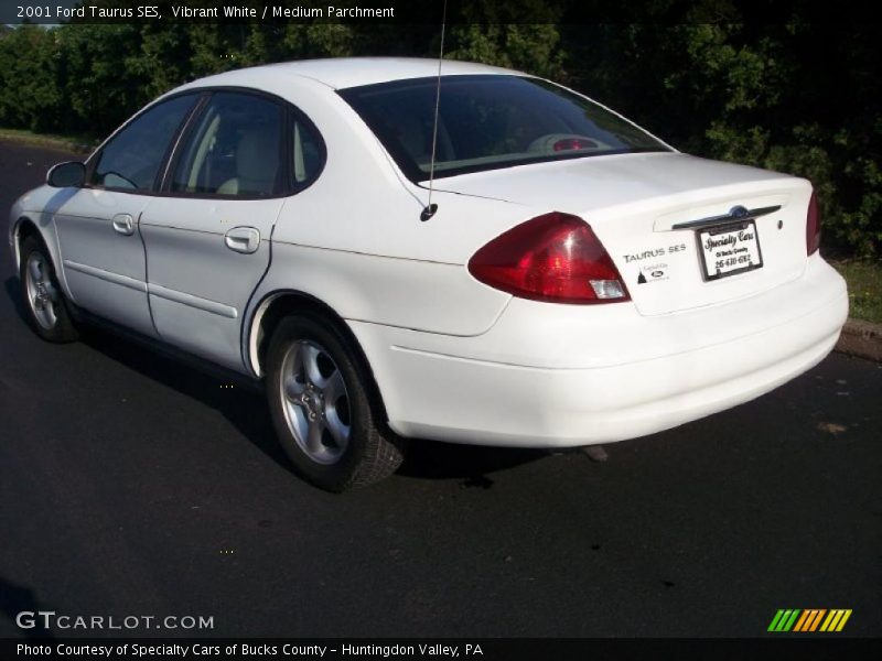 Vibrant White / Medium Parchment 2001 Ford Taurus SES