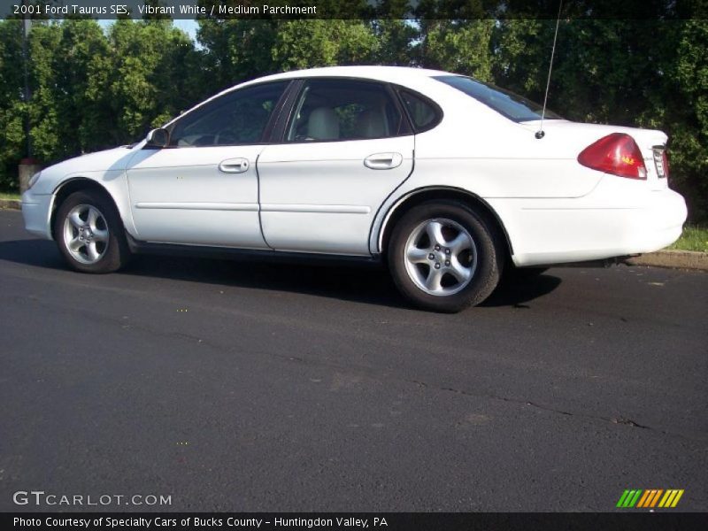 Vibrant White / Medium Parchment 2001 Ford Taurus SES