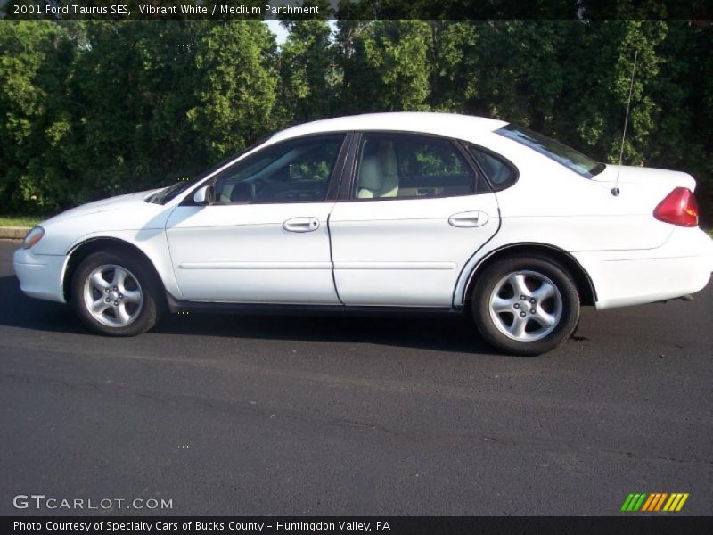 Vibrant White / Medium Parchment 2001 Ford Taurus SES