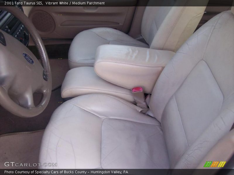 Vibrant White / Medium Parchment 2001 Ford Taurus SES